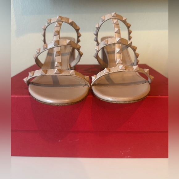Valentino Garavani Women's Nude/Pink Tonal Rockstud Sandal Block Heels - Picture 4 of 17